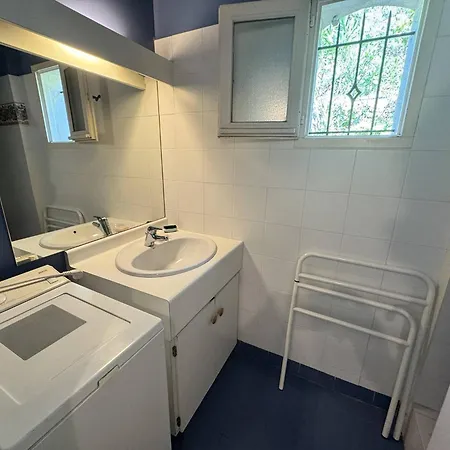 Maison Individuelle 2 Avec Jardin, Piscine Et Tennis, Proche Du Centre-village - Fr-1-726-44